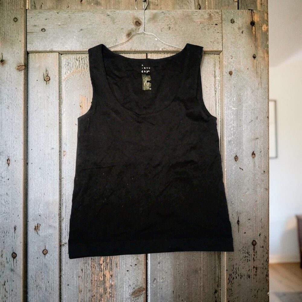 Women's A New Day Black Tank Top Size Medium M Sleeveless Scoop Neck Basic Top